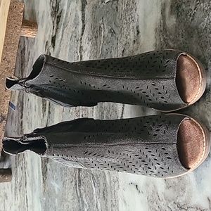 Tom's Majorca Peep-Toe Suede Booties - 8.5